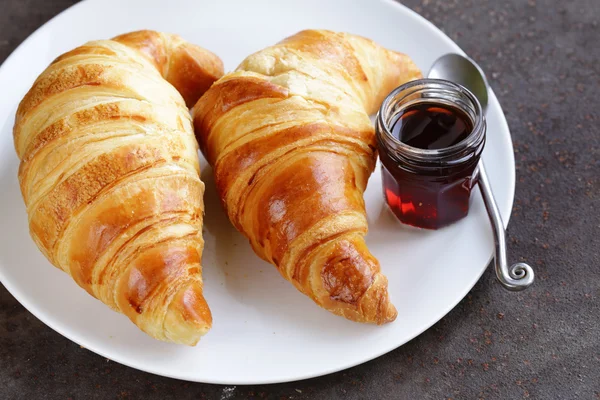 Traditional croissants with jam for breakfast — Stock Photo, Image