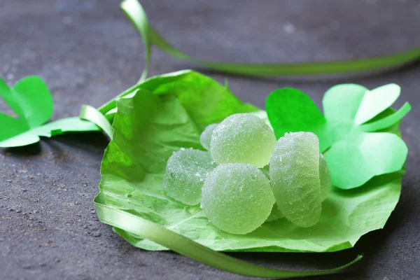 Gelatine di frutta fatte in casa verdi giuggiola marmellata con sapore di menta — Foto Stock