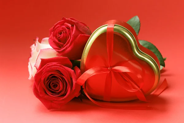 Rose flowers, hearts and holiday gifts for St. Valentine Day — Stock Photo, Image