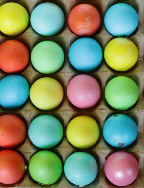 sembol renkli boyalı yumurta