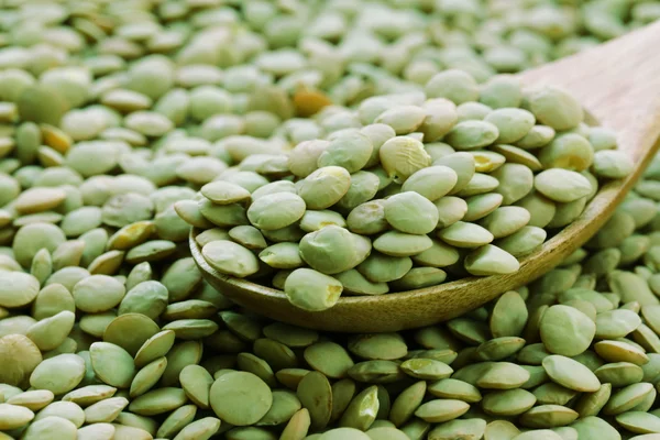 Натуральні органічні зелені сочевиці для здорової їжі — стокове фото