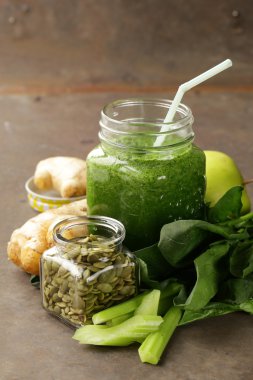 ıspanak, kereviz ve kabak çekirdeği, detoks ve sağlıklı yiyecek içecek