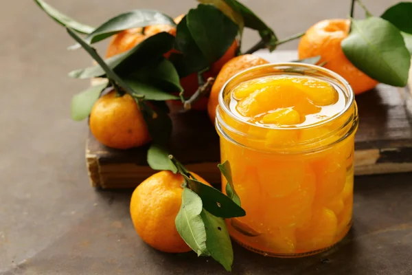 Mandarina enlatada orgánica natural (naranja) en almíbar — Foto de Stock