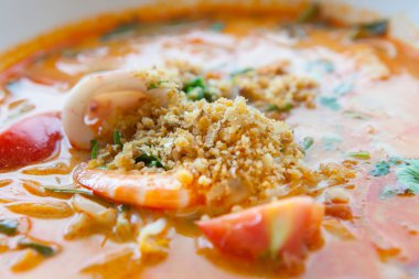 Tom Yum deniz ürünleri