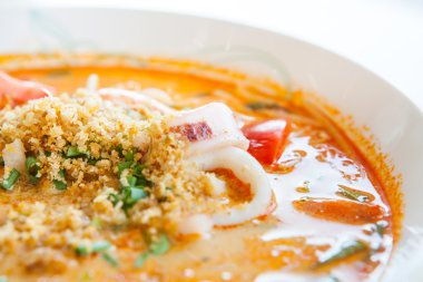 Tom Yum deniz ürünleri