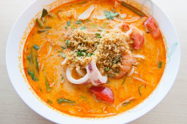 Tom Yum deniz ürünleri