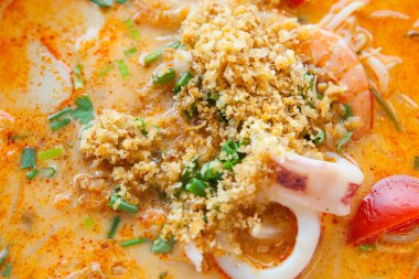 Tom Yum deniz ürünleri