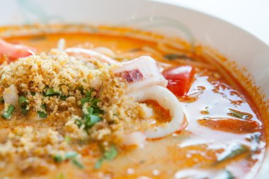 Tom Yum deniz ürünleri