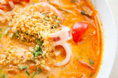 Tom Yum deniz ürünleri