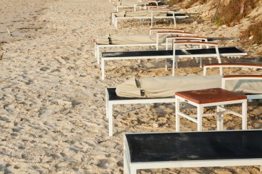  gün batımından önce plaj sandalyeleri