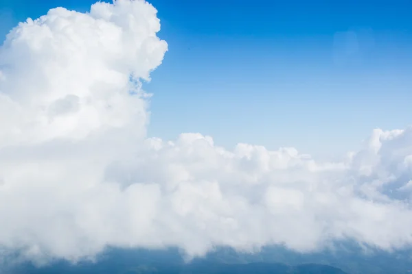 Utsikt över molnen från högt upp i himlen — Stockfoto