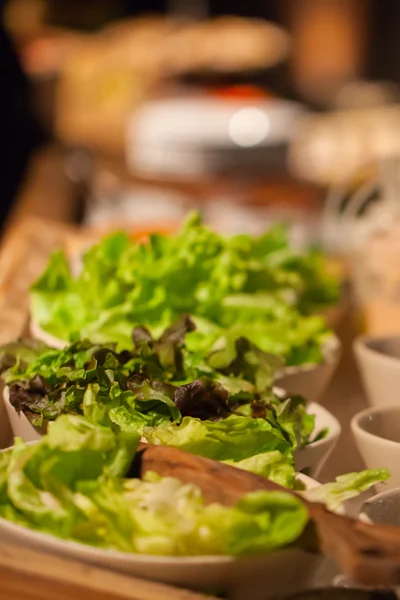 Sallad grönsaker i skål. — Stockfoto