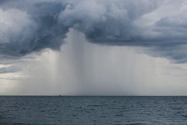 Denizde yağmur fırtınaları oluyor..