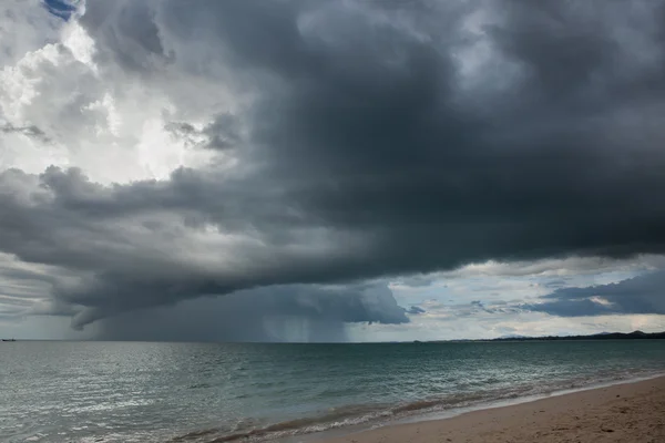 Tempestade de chuva chegando — Fotografia de Stock