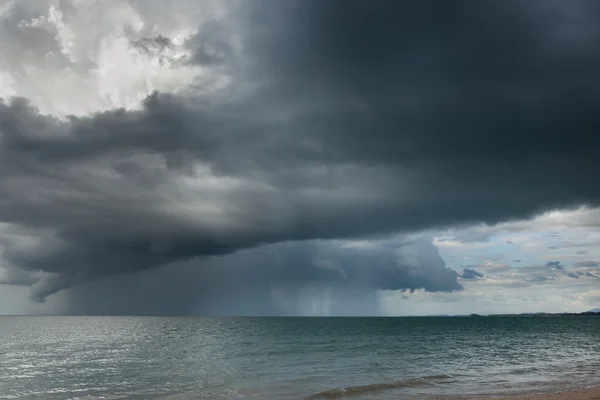 Tempestade de chuva chegando — Fotografia de Stock