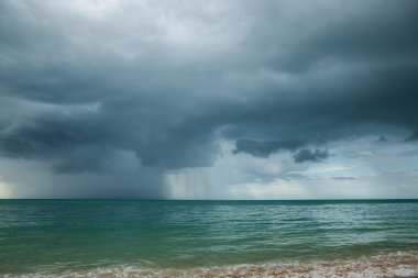 Denizde yağmur fırtınaları oluyor..