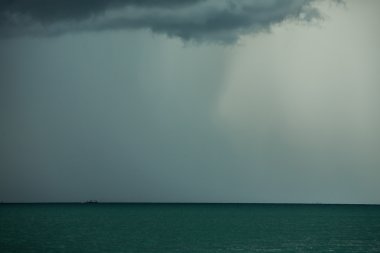 Denizde yağmur fırtınaları oluyor..