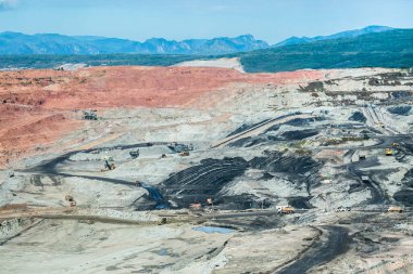 Ülkede elektrik üretimi için kullanılan linyit kömür madeni..