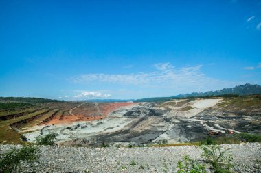 Ülkede elektrik üretimi için kullanılan linyit kömür madeni..