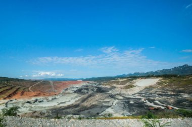 Ülkede elektrik üretimi için kullanılan linyit kömür madeni..