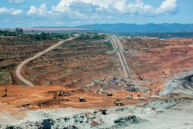 Ülkede elektrik üretimi için kullanılan linyit kömür madeni..