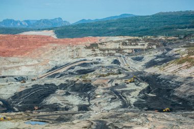 Ülkede elektrik üretimi için kullanılan linyit kömür madeni..