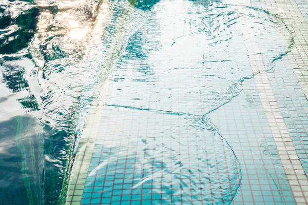 Волна Воды Бассейне Бородавкой Время Релаксации Концепция — стоковое фото