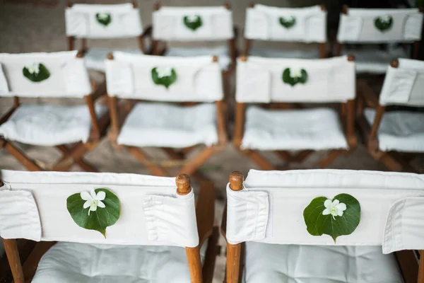 Установка Стула Тайская Церемония Бракосочетания Пляже — стоковое фото