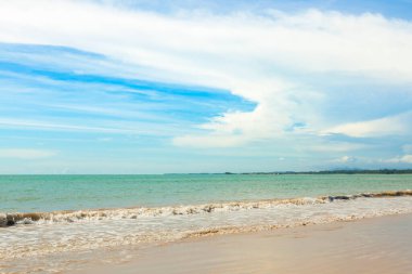Güzel deniz, kum ve mavi gökyüzü Khao Lak, Tayland
