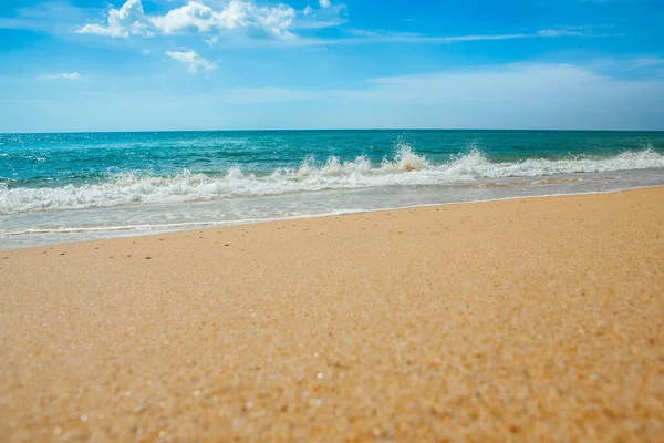 Hermosa Cielo Azul Ola Arena Fondo Playa — Foto de Stock