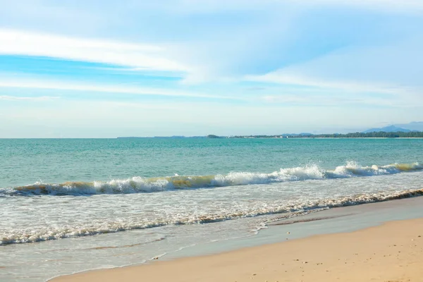 Piękne Morze Piasek Błękitne Niebo Khao Lak Tajlandia — Zdjęcie stockowe
