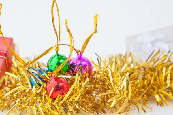 Jul sammansättning med presentask och dekorationer — Stockfoto