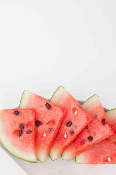 Wassermelone auf Teller schneiden — Stockfoto