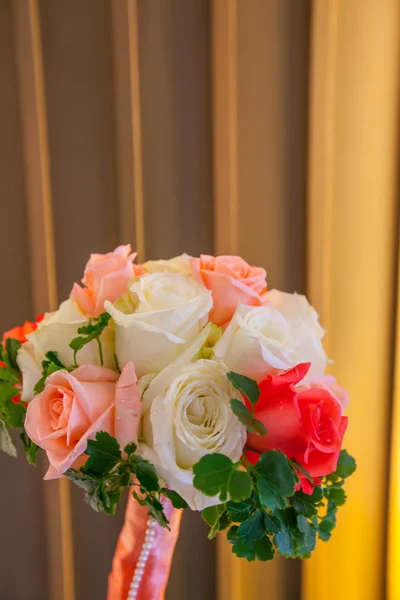 Bouquet de mariage de roses — Photo