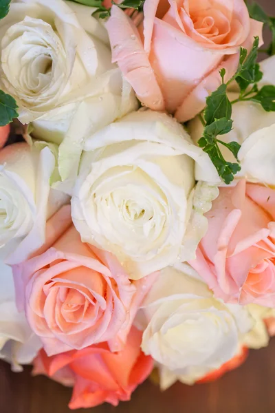 Свадебный букет роз — стоковое фото