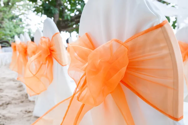 Düğün için sandalye ayarı 