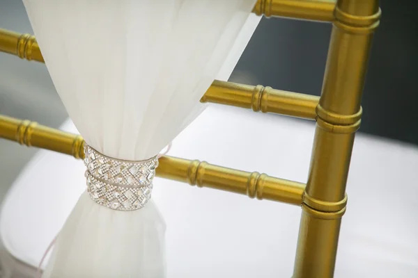 Düğün töreninde çiçek aranjmanı.