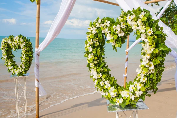 Arranjo floral em uma cerimônia de casamento — Fotografia de Stock