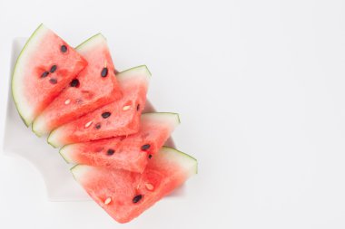 Plaka üzerinde karpuz kesmek