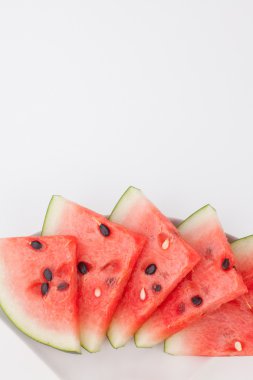 Plaka üzerinde karpuz kesmek