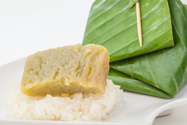 Sobremesa tailandesa, Arroz pegajoso com creme cozido no vapor. — Fotografia de Stock