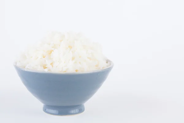 Cuenco lleno de arroz sobre fondo de papel blanco — Foto de Stock