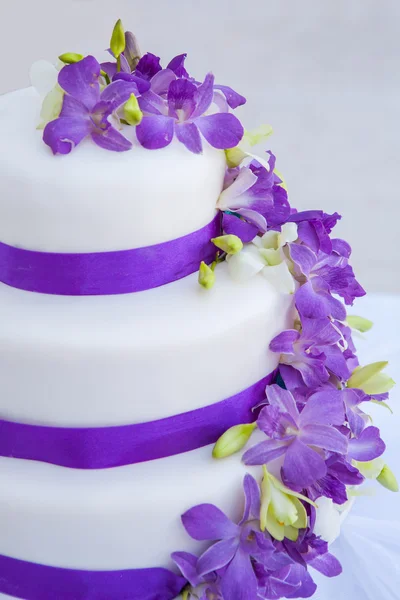 Un hermoso pastel de bodas — Foto de Stock