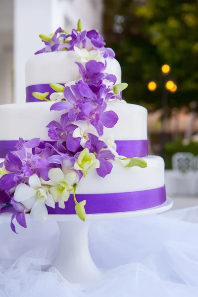 Un hermoso pastel de boda — Stockfoto