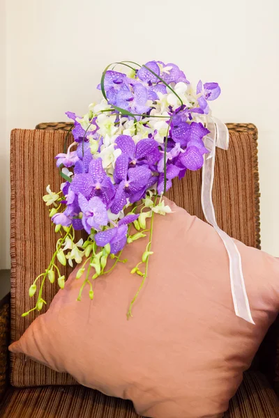 Blommor bukett ordna för dekoration i hem — Stockfoto