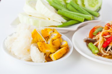 Tayland yemeği, pilav ve ızgara tavuk.