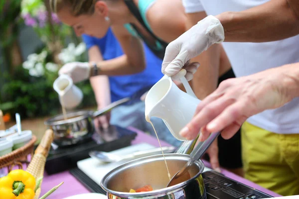 Tom yam kong ve Tayland usulü baharatlı çorba. . 