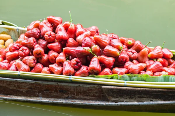 Mercado flotante tradicional para vender alimentos y frutas, Tailandia . —  Fotos de Stock