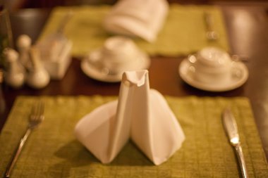 Ayarlama, tablo katlanmış peçete 