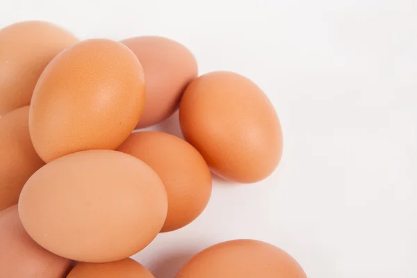 Ovos de galinha no fundo do papel branco — Fotografia de Stock